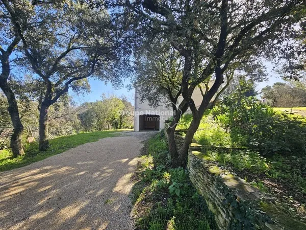 VENASQUE VILLA DE 109 M² SUR TERRAIN 1079 M²
