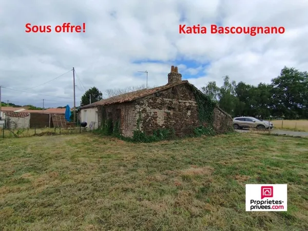 Bâtiment en pierre à rénover sur terrain de 450m², le Fuillet (49270)