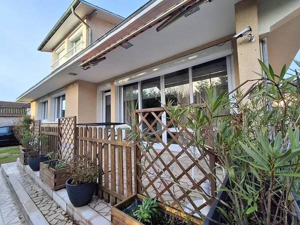 Maison avec vie de plain pied à SACLAS