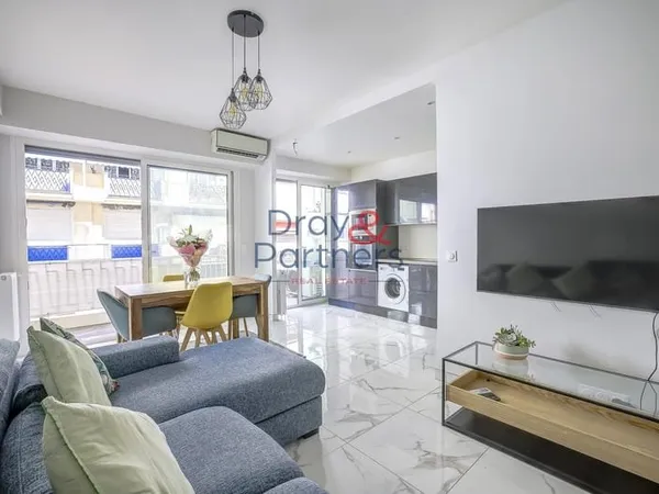 Nice - Carré d'Or : Superbe 2 pièces lumineux avec terrasse et vue mer !
