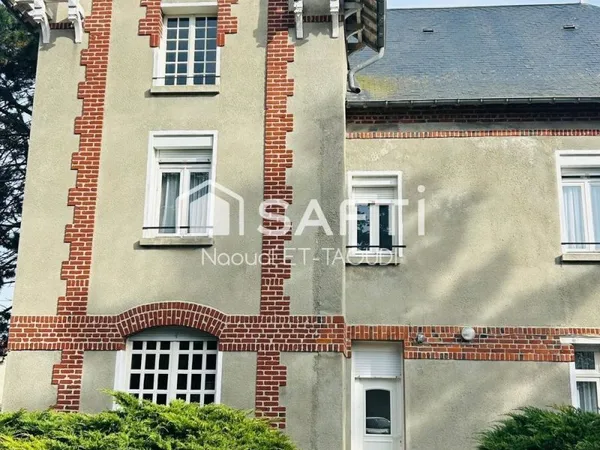 Maison avec terrain à bâtir et dépendances