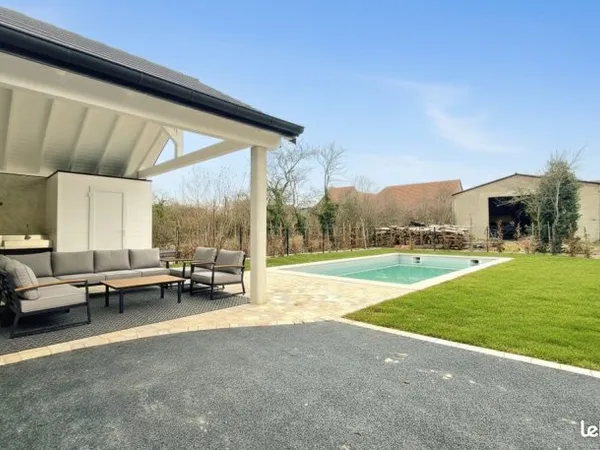 Superbe villa F7-8 refaite à neuf avec piscine