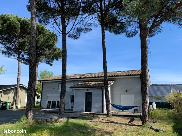 Local 220 m² LE HAILLAN
