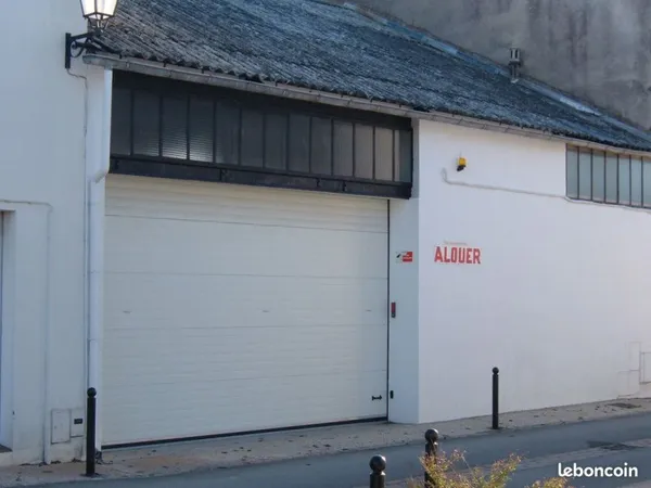Emplacement dans garage ferme ANGOULINS