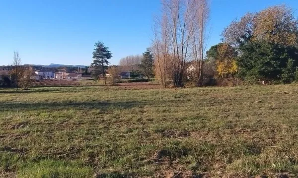 Terrain 1664 m²
