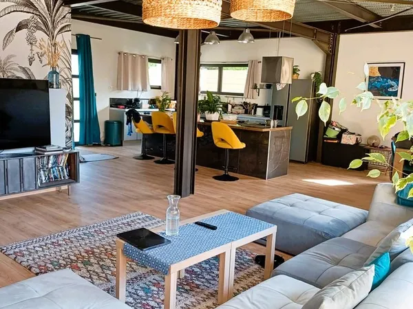 MAISON CHAMPENOISE rénovée avec une ARCHITECTURE INTERIEURE MODERNE néo-industrielle