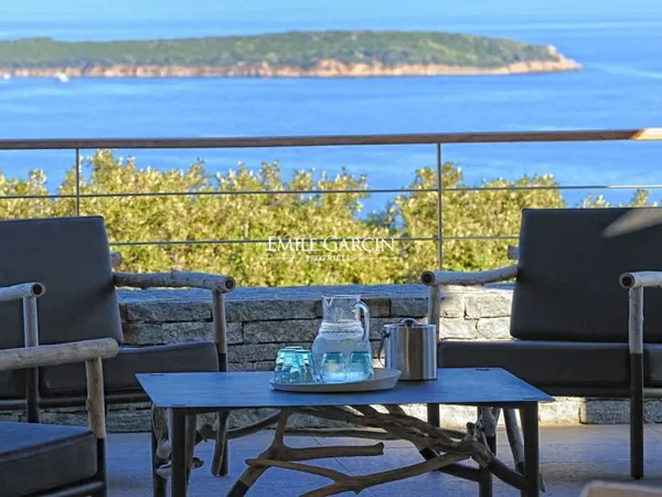 Superbe propriété contemporaine à louer à Palombaggia, Corse.