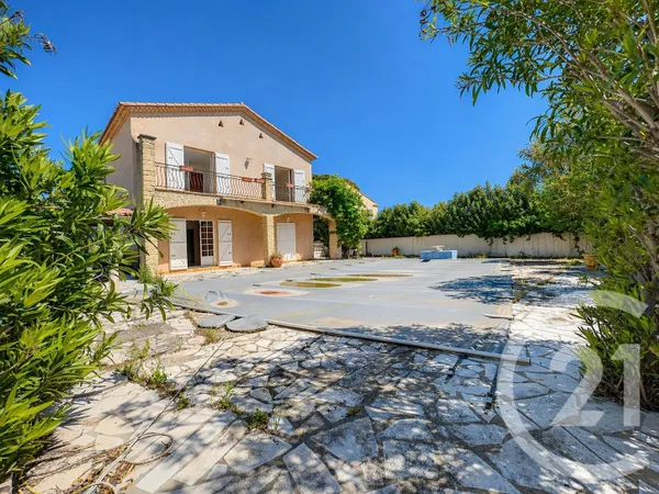 Maison 9 pièces 258 m²
