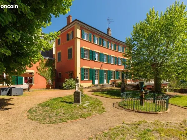 Maison 12 pièces 323 m²