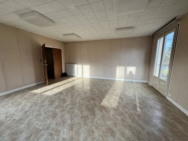 Bureau 1 pièce 124 m²