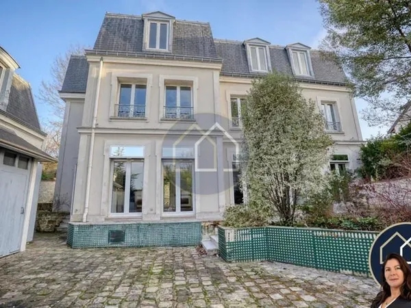 Maison 8 pièces 326 m²