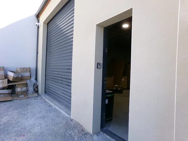 Local 126 m²