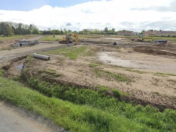Terrain à bâtir de 874 m² à YZEURE (03)