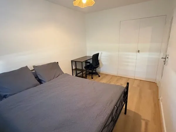 Chambre meublée