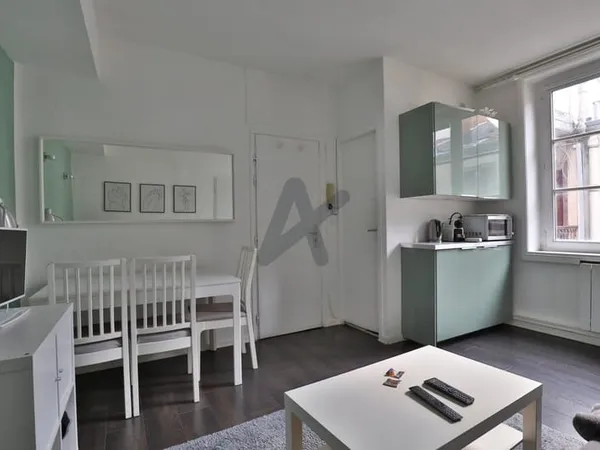 LYON 1. Appartement 2 pièces Dernier étage