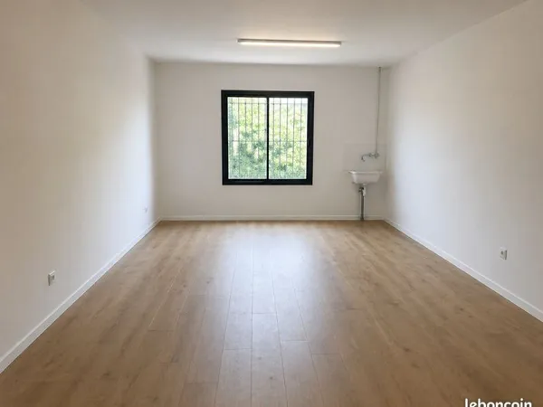 Commerce Location Saint-Benoît  30m² 600€