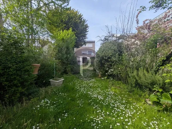 VITRY-SUR-SEINE - APPARTEMENT 3 PIÈCES - JARDIN 700M² - GARAGE - SOUS-SOL - PLACE DE PARKING