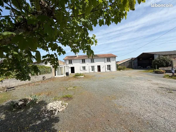 Maison 10 pièces 209 m²