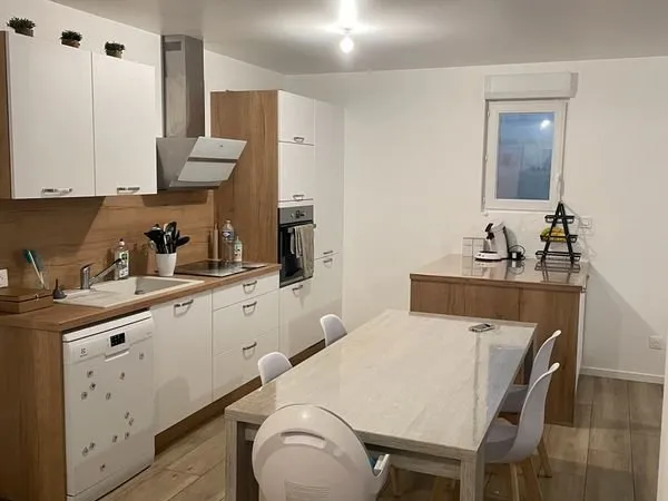 Logement 83m2 récent 2 chambres + bureaux