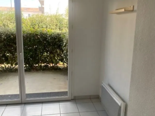 Pins Justaret Appartement de type 2 avec jardin et stationnement