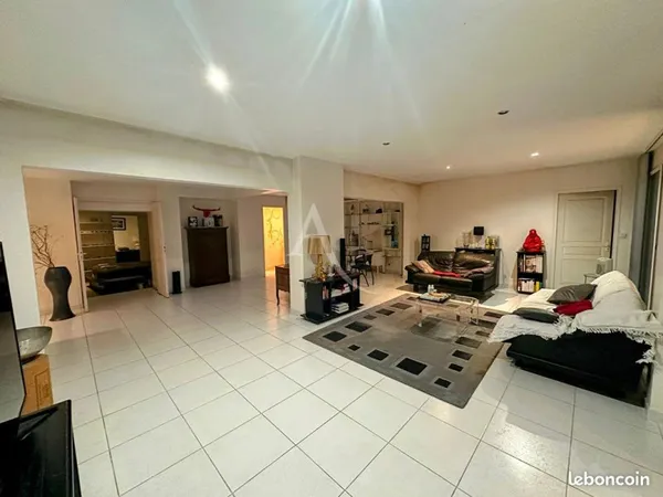 Maison 5 pièces 201 m²