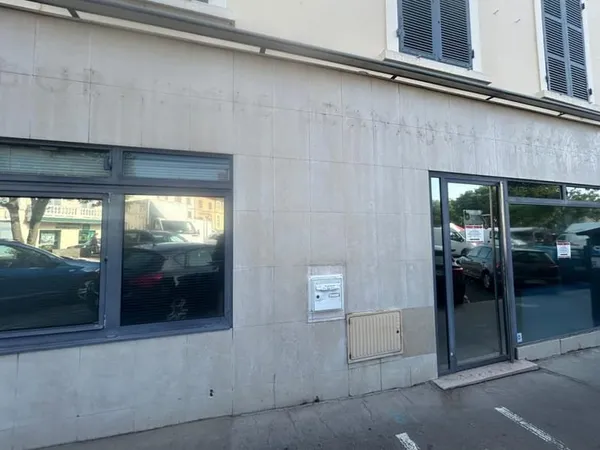 Local commercial 68 m2 Saint-Genis-Laval