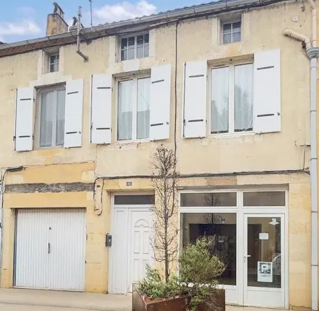 Appartement de 83 m² avec surface commerciale vitrée