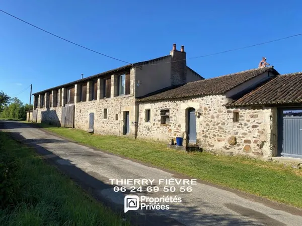 Val en Vignes 79290 - Propriété de caractère 409 m² Maison 4 chambres + 3 gîtes possibles Fort poten
