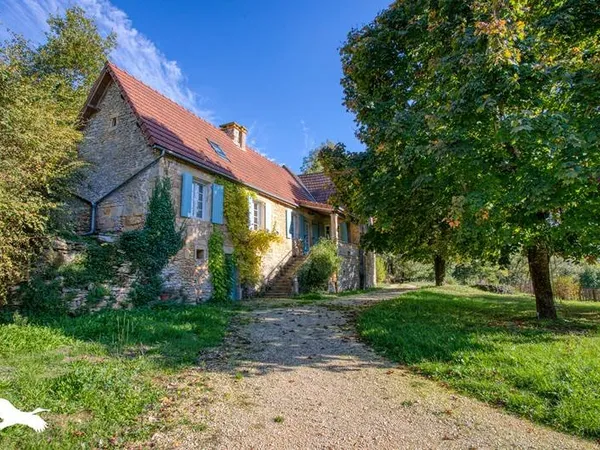 Maison en pierre de 4 pièces principales