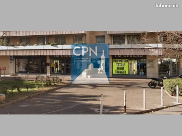 Location local commercial 223 m2 - Avenue de Mazargues