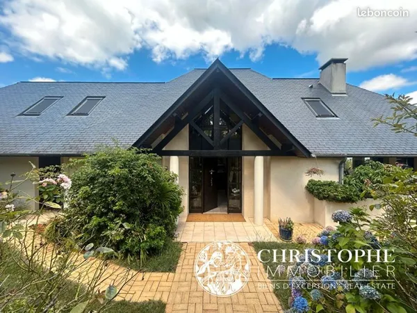 Maison 8 pièces 240 m²