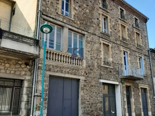 SAINT SAUVEUR DE MONTAGUT - Immeuble pour investisseur
