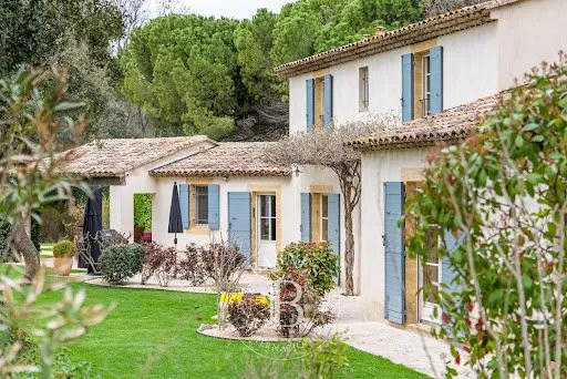 Maison 8 pièces 239 m²