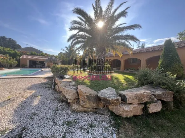Maison 7 pièces 210 m²