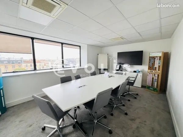 Bureau 974 m²