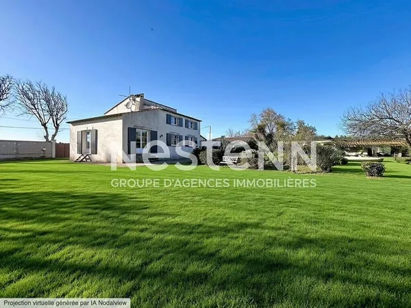 Maison avec 6 chambres, deux salles de bains, garage, piscine et potentiel d'agrandissement