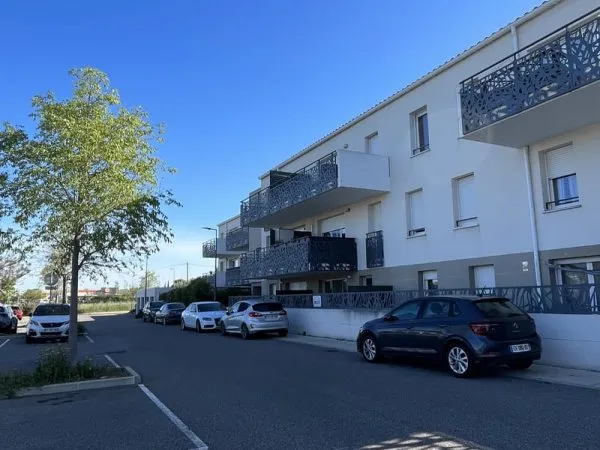 APPARTEMENT T2 NEUF AVEC TERRASSE ET 2 PLACES PARKING.