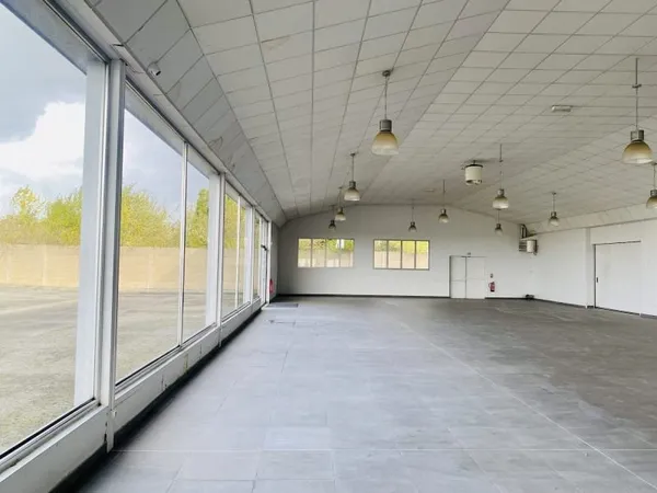 Local 1060 m²
