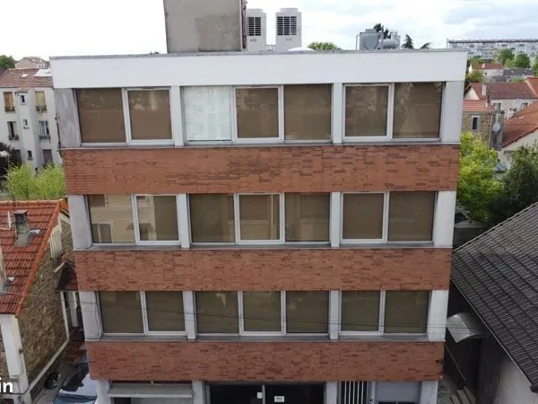 Commerce Location Bondy 13p 300m² 6000€