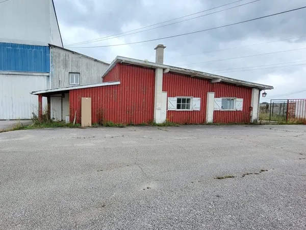 LOCAL - 600 m2 - VINCEY