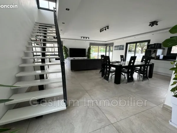 Villa 5 pièces 138 m²