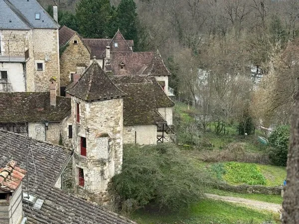 Local commercial 61 m2+ grandes terrasses - Idéal restaurant ou boulangerie -Carennac