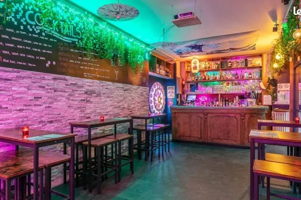Fond de commerce Bar Licence IV - cuisine avec extraction - Paris 11