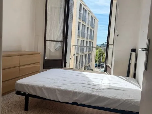 Chambre en colocation - Appartement lumineux avec balcon