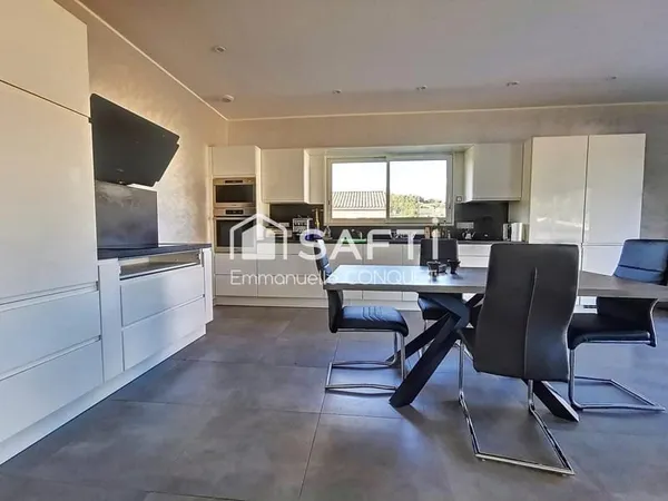 Maison 4 chambres de 155 m² à Cazedarnes