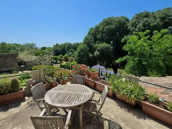 Maison de Village de Charme avec Atelier d'Artiste et Terrasse ensoleillée