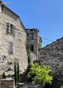 Location maison de village jardin 25 minutes de Carros