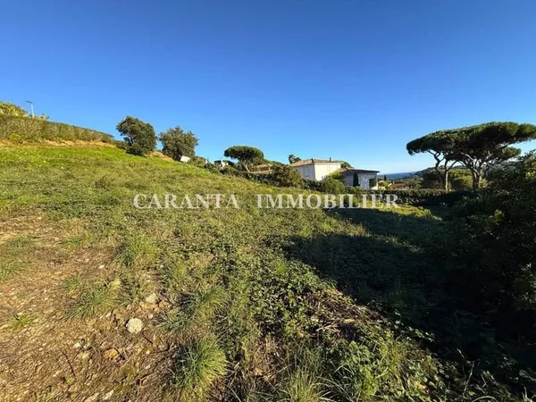 Terrain constructible 1891 m²