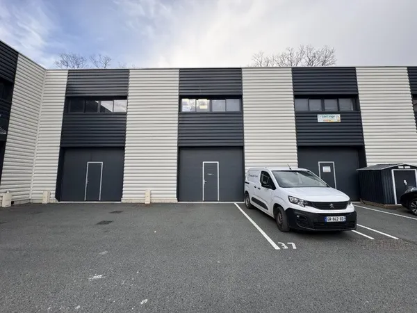 Bureaux 5 pièces 182 m²
