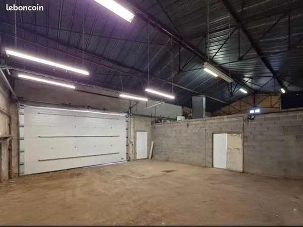 Location bâtiment commercial - Local professionnel avec bureaux et terr